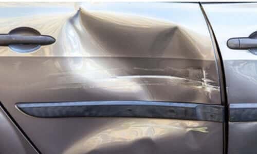 auto con carrozzeria ammaccata da riparare da carrozzeria Roma
