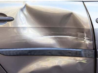 auto con carrozzeria ammaccata da riparare da carrozzeria Roma