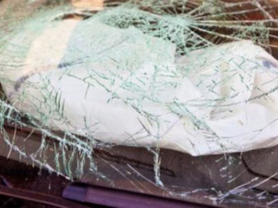 sostituzione parabrezzaq rotto da carrozzeria Roma